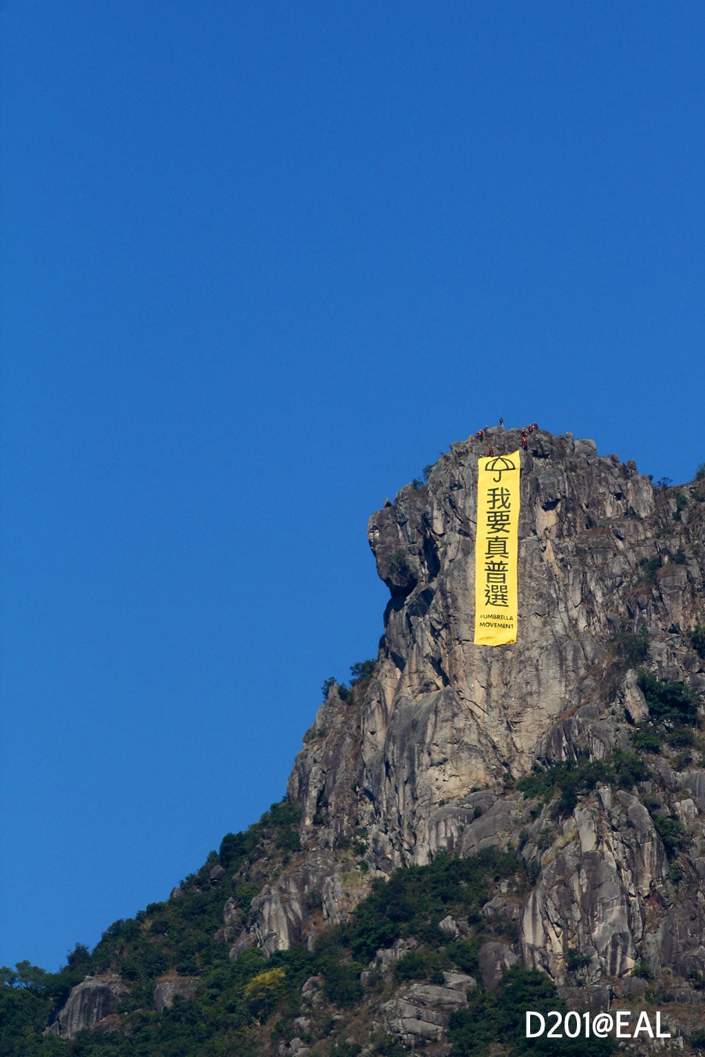 香港狮子山山体与城市山径视角